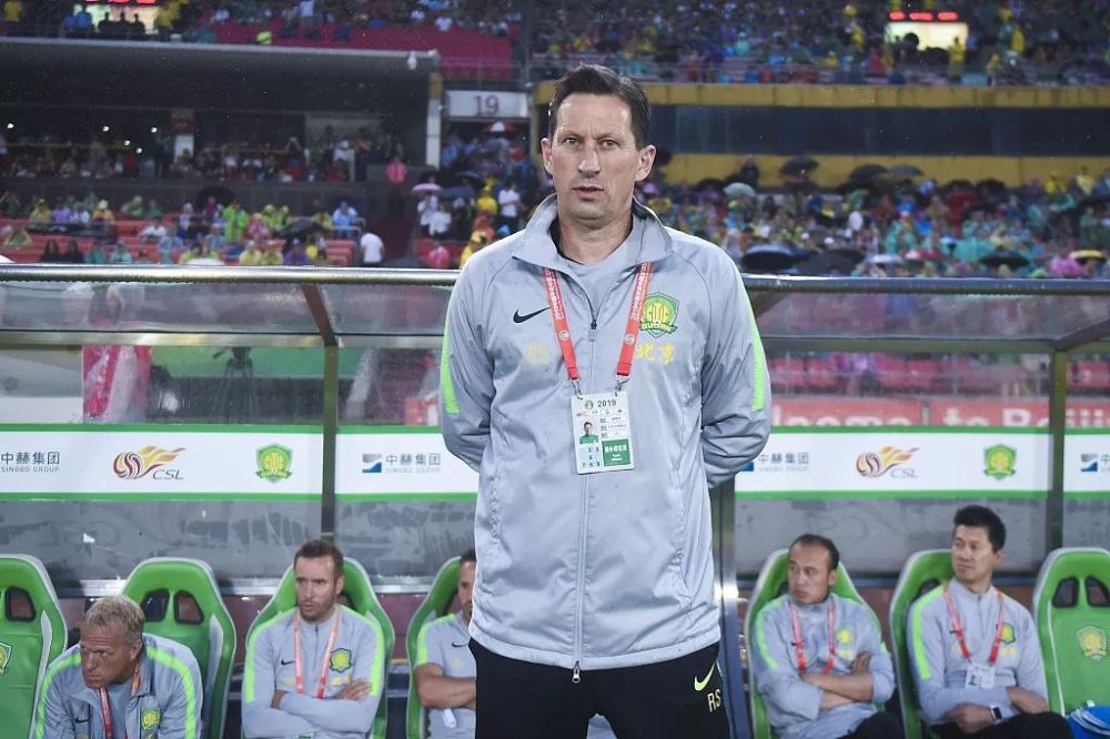 他们通过短 他们通过短